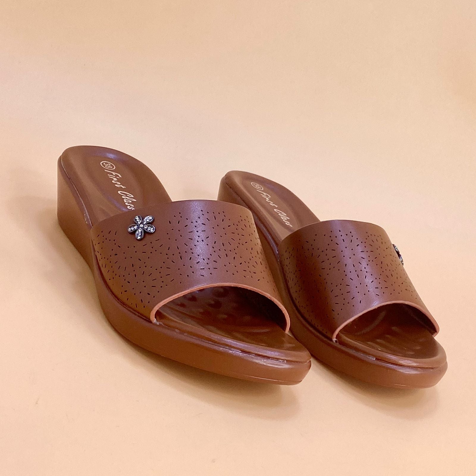 NEW ,  WOMEN SLIPPERS W737