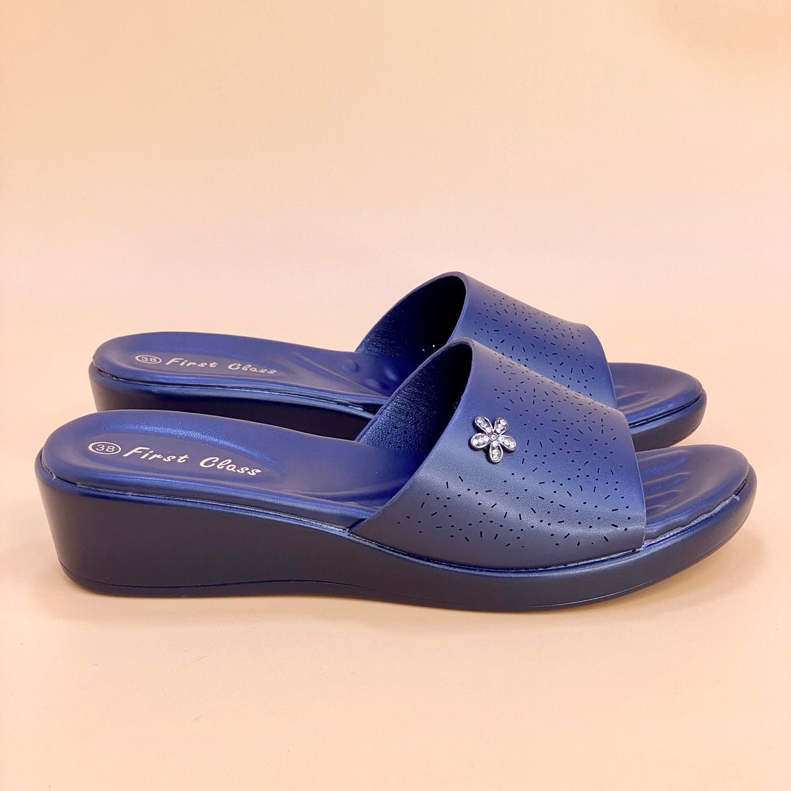 NEW ,  WOMEN SLIPPERS W737