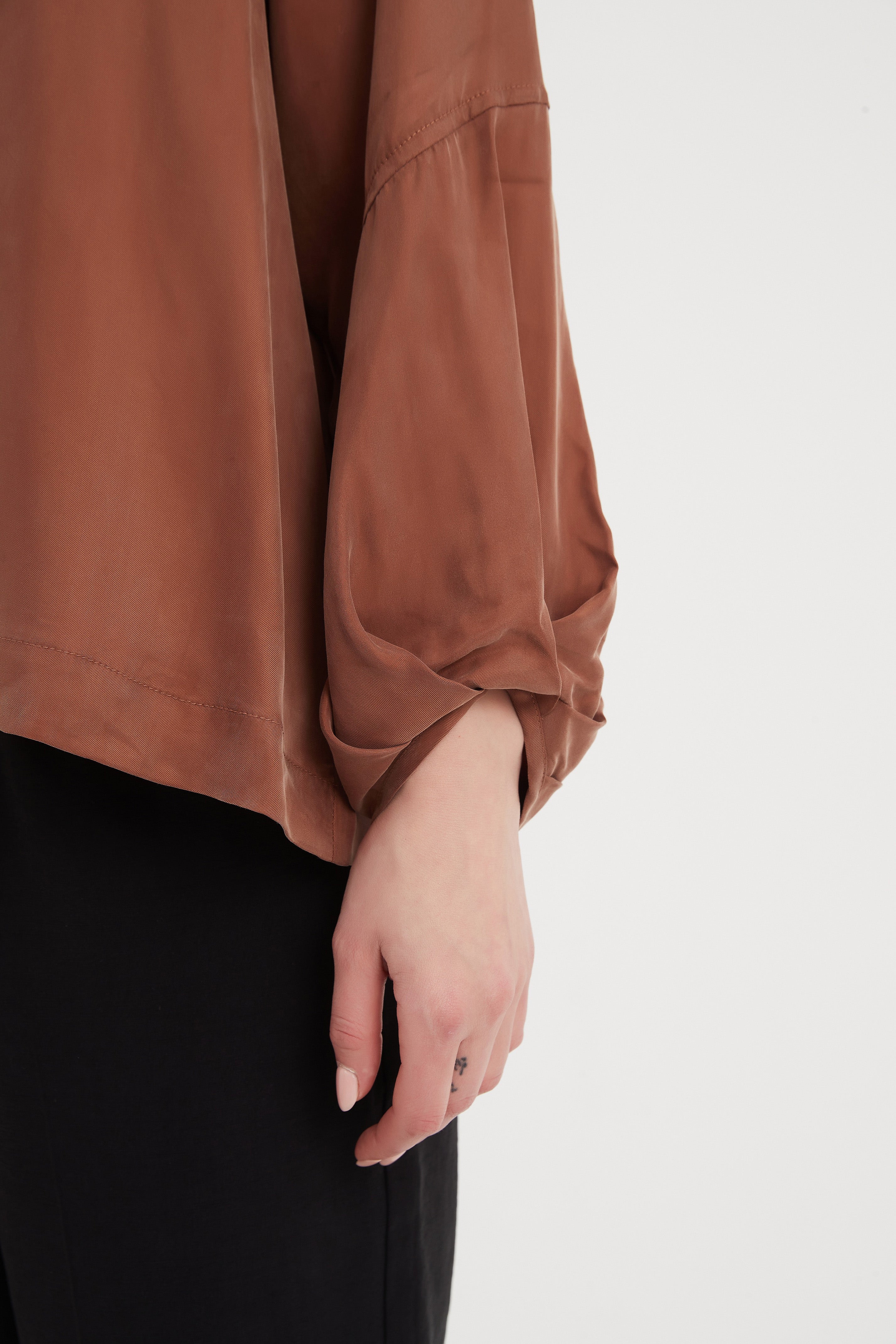 Tirelli - V Neck Bishop Long Sleeve Top - Mocha