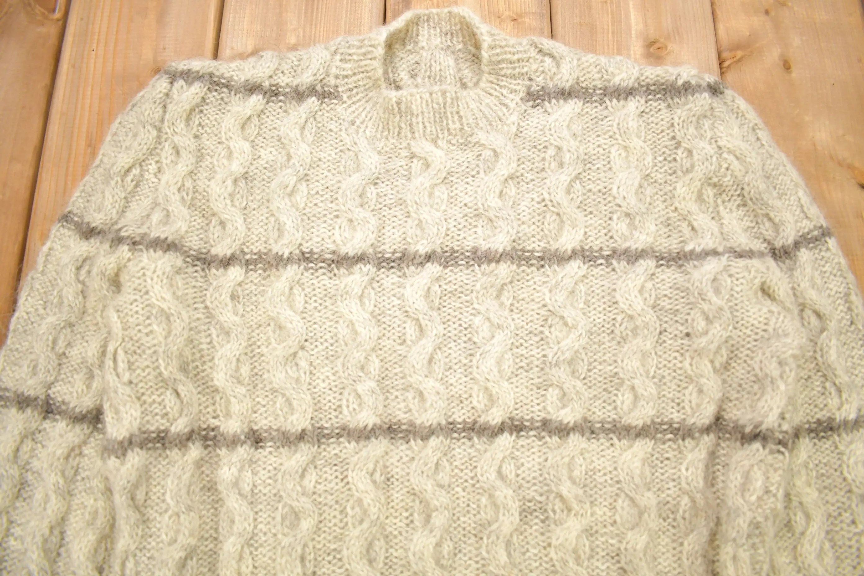 Vintage 1980s 100% Wool Cable Knit Sweater / Vintage 80s Crewneck / Outdoorsman / Vintage Knit / Winter Sweatshirt