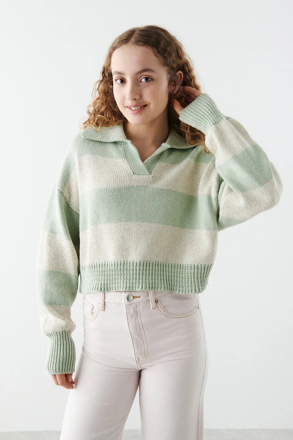 Y knitted collar sweater